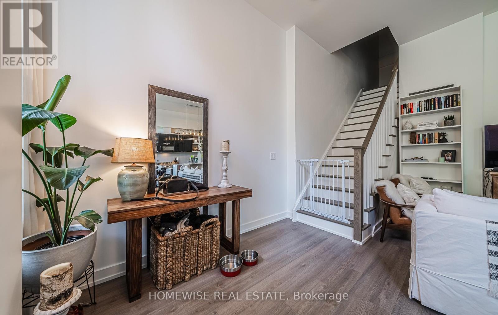 Th05 - 6 Parkwood Avenue, Toronto, Ontario  M4V 2W8 - Photo 3 - C12732614