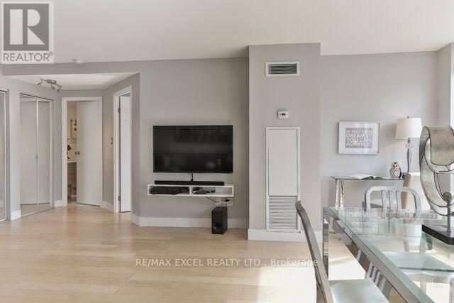 1603 - 25 Grenville Street, Toronto, Ontario  M4Y 2X5 - Photo 8 - C12732664