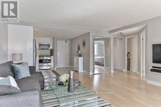 1603 - 25 Grenville Street, Toronto, Ontario  M4Y 2X5 - Photo 9 - C12732664