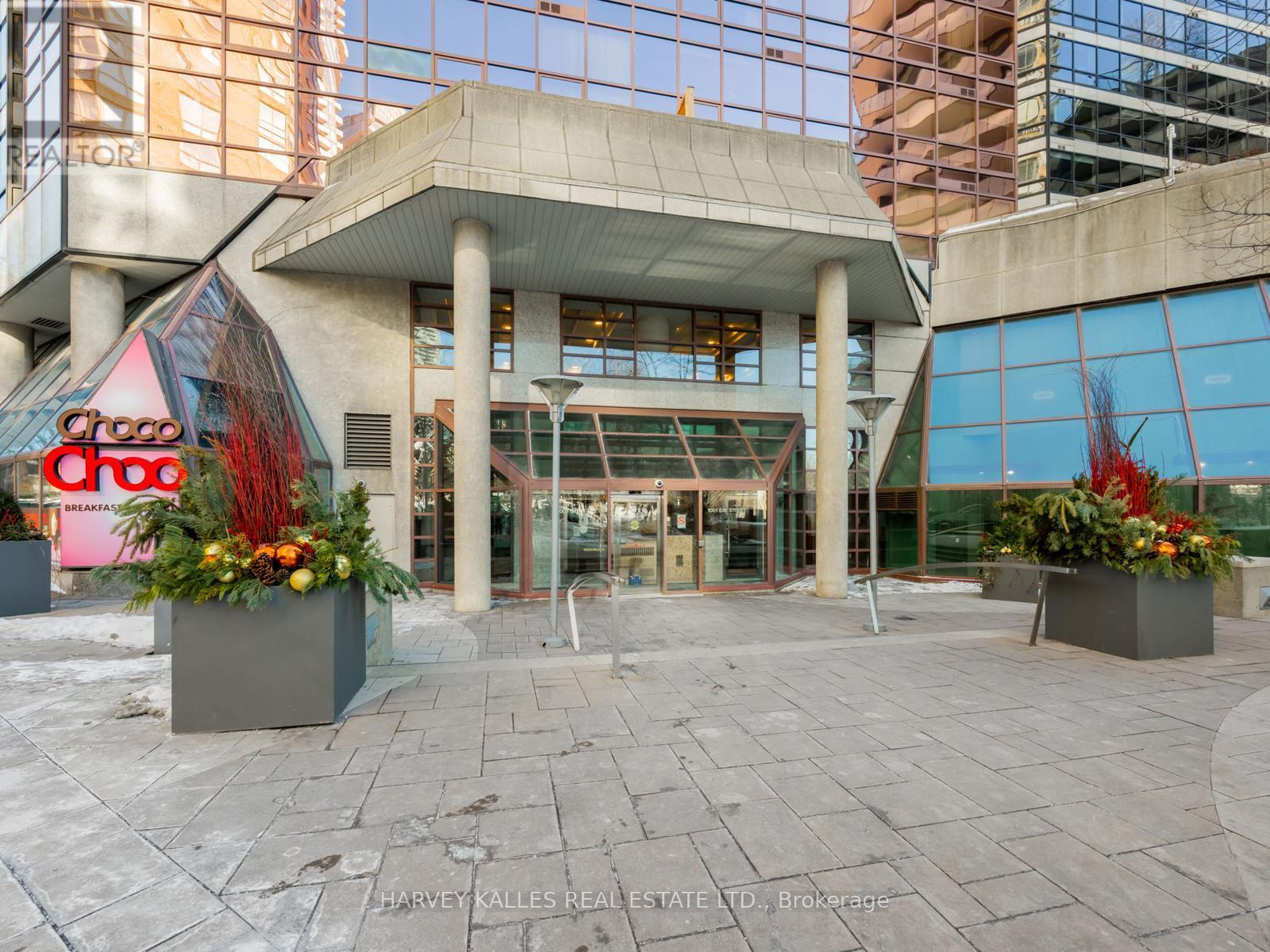 602 - 1001 Bay Street, Toronto, Ontario  M5S 3A6 - Photo 2 - C12732680