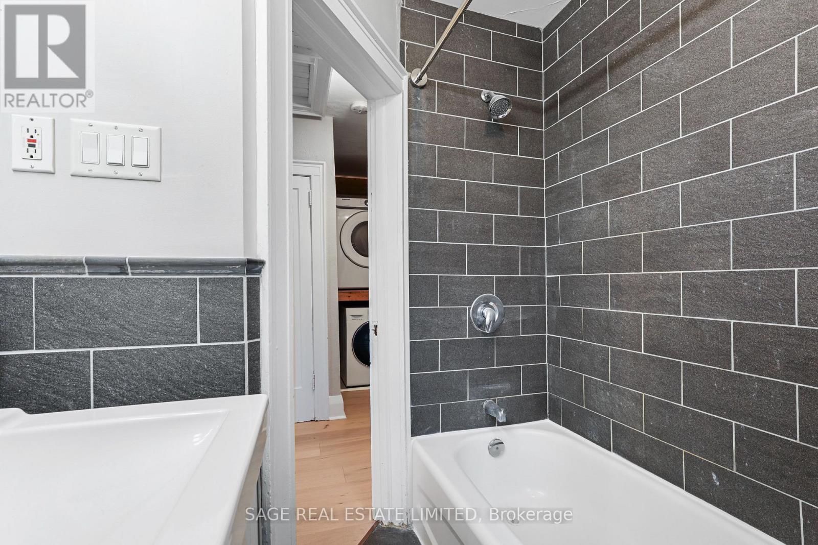 Upper - 95 Hillsdale Avenue E, Toronto, Ontario  M4S 1T4 - Photo 10 - C12732710