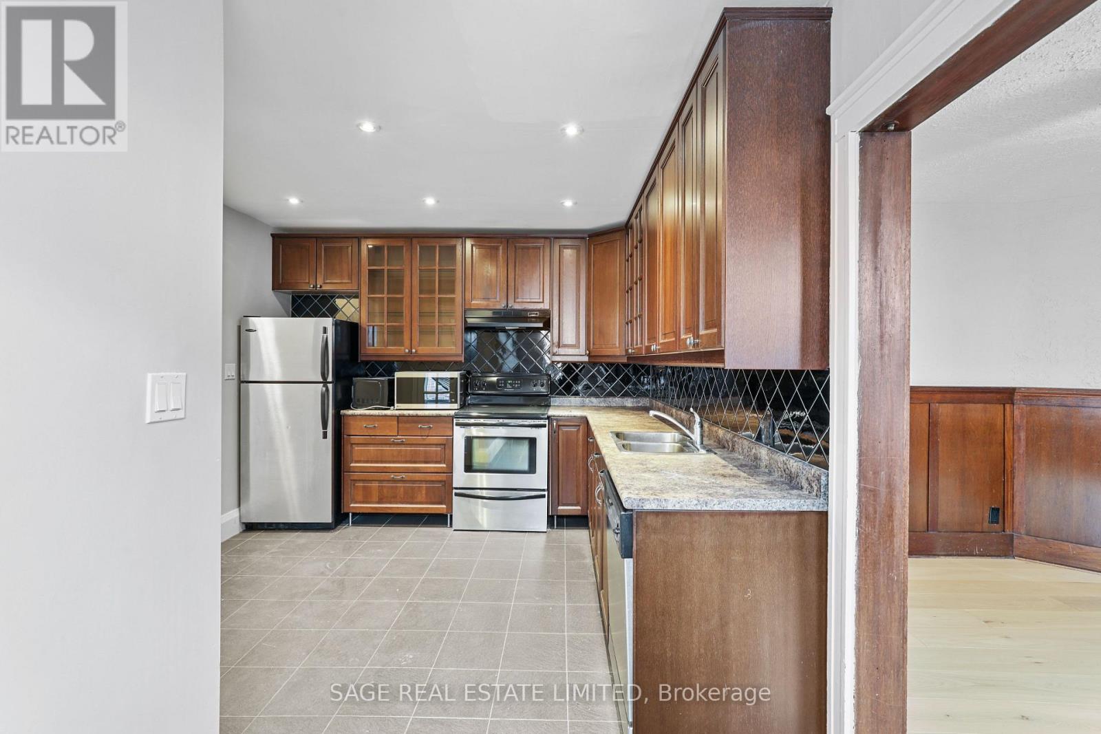 Upper - 95 Hillsdale Avenue E, Toronto, Ontario  M4S 1T4 - Photo 7 - C12732710