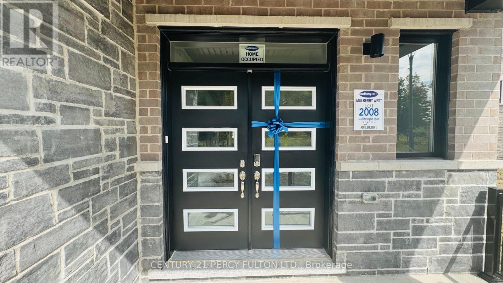 1453 Mockingbird Square, Pickering, Ontario  L1X 0N8 - Photo 3 - E12732550