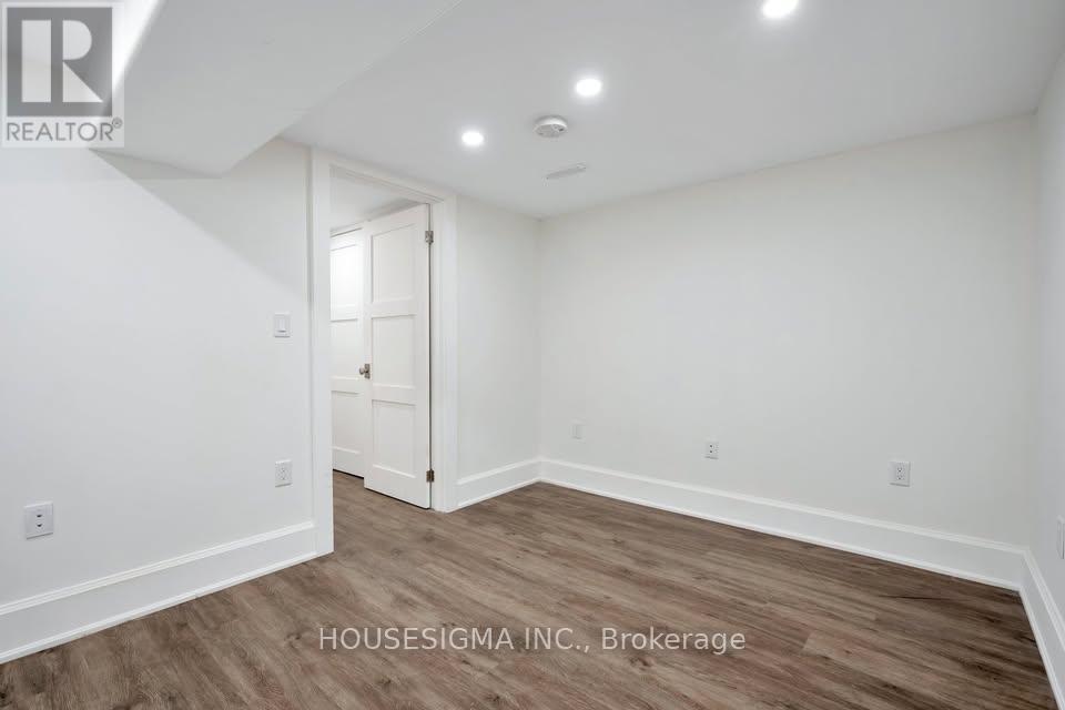 Lower - 334 Riverdale Avenue, Toronto, Ontario  M4J 1A2 - Photo 8 - E12732646