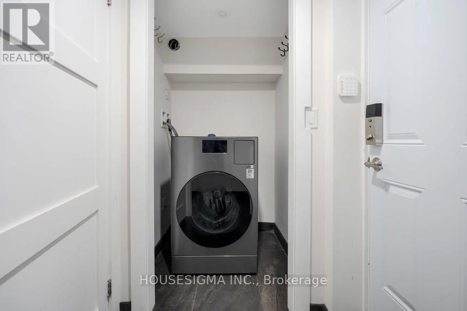 Lower - 334 Riverdale Avenue, Toronto, Ontario  M4J 1A2 - Photo 9 - E12732646