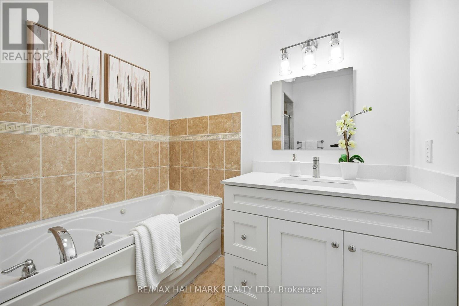 4a Holborne Avenue, Toronto, Ontario  M4C 2P9 - Photo 18 - E12732686