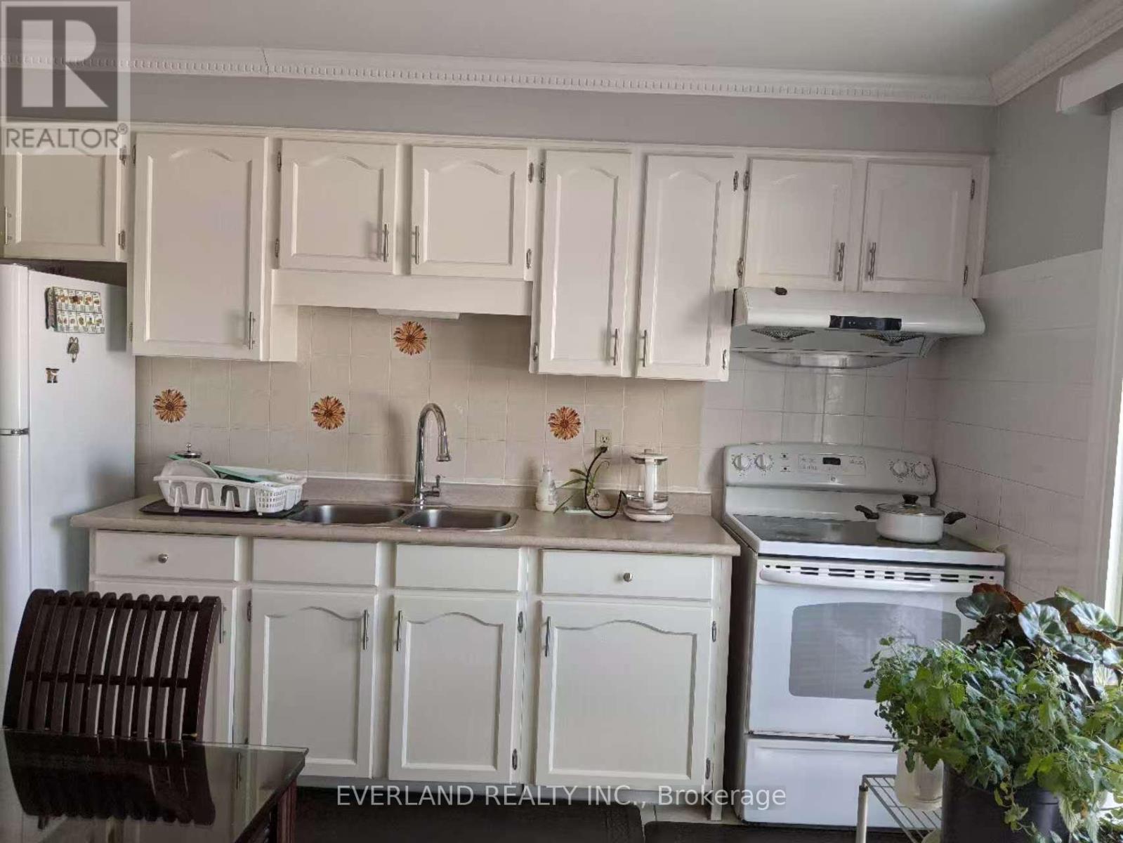 36 Rainthorpe Crescent, Toronto, Ontario  M1W 3S7 - Photo 6 - E12732712