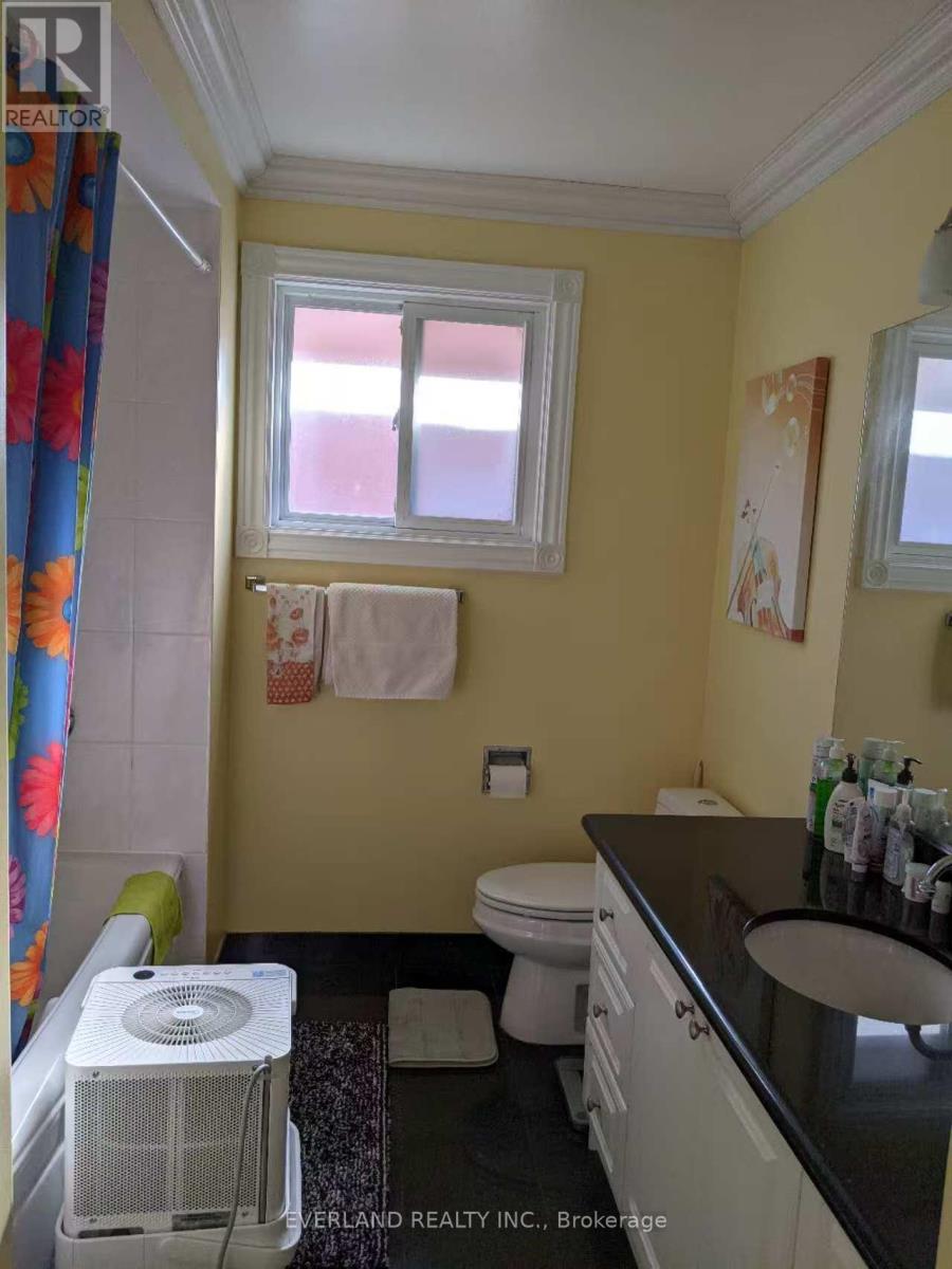 36 Rainthorpe Crescent, Toronto, Ontario  M1W 3S7 - Photo 9 - E12732712