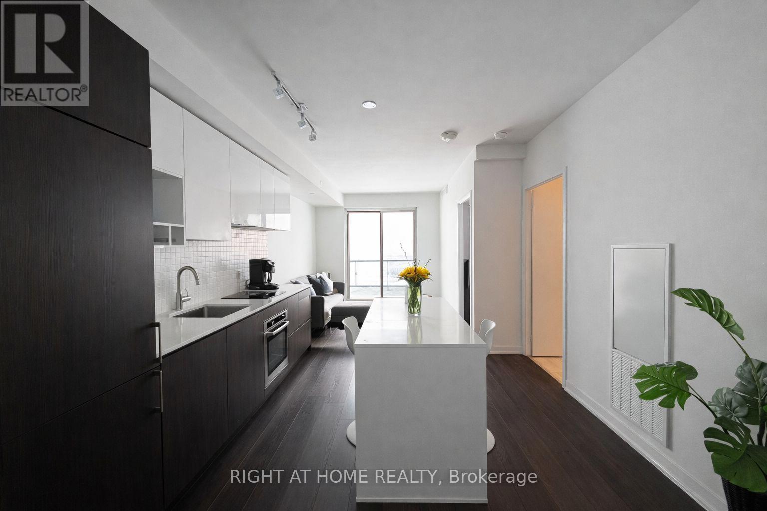 2201 - 950 PORTAGE PARKWAY, Vaughan, Ontario