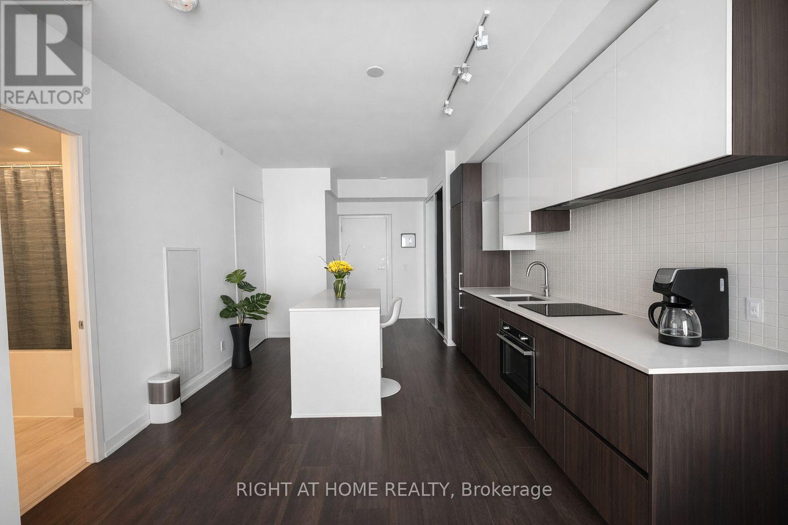 2201 - 950 Portage Parkway, Vaughan, Ontario  L4K 0J7 - Photo 5 - N12732542