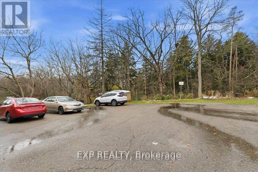 72 Barbara Crescent, Kitchener, Ontario  N2M 4N2 - Photo 2 - X12696614