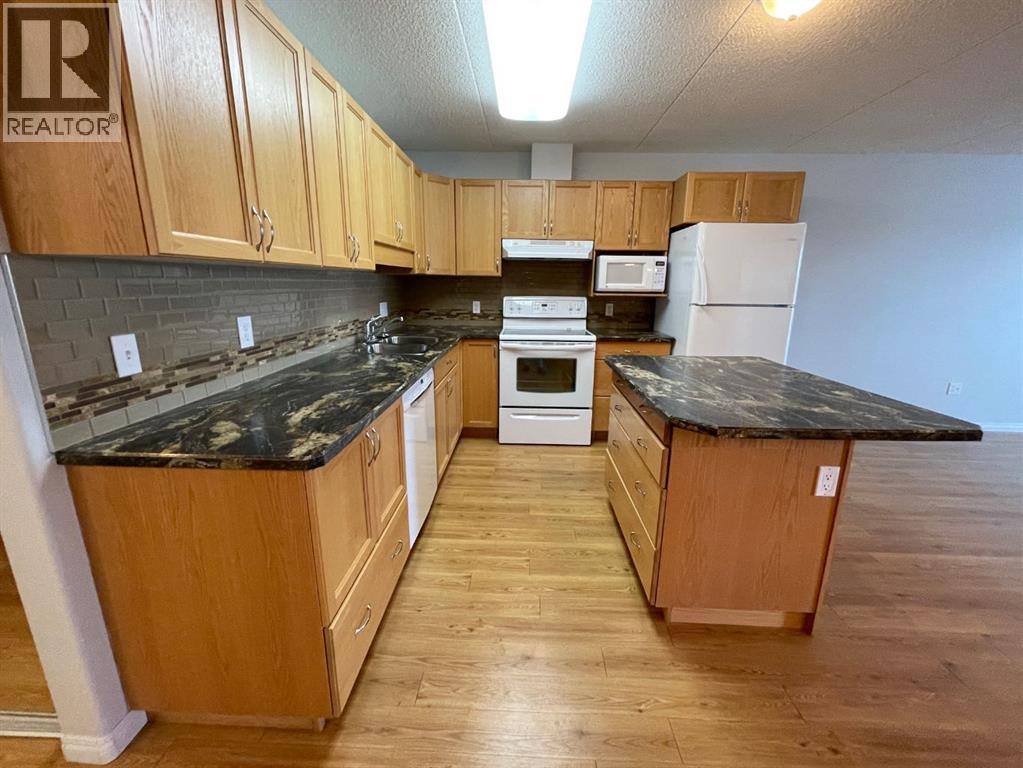 305, 228 Pembina Avenue, Hinton, Alberta  T7V 0A5 - Photo 2 - A2281985