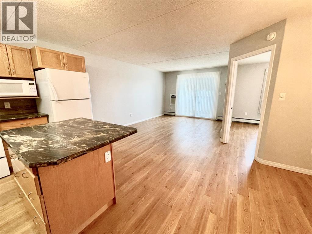 305, 228 Pembina Avenue, Hinton, Alberta  T7V 0A5 - Photo 3 - A2281985