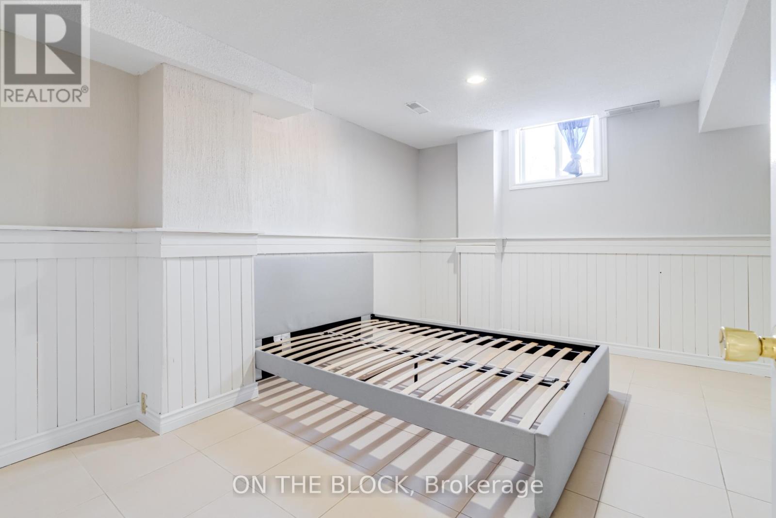 409 Silverthorne Crescent, Mississauga, Ontario  L5R 1W1 - Photo 5 - W12732504