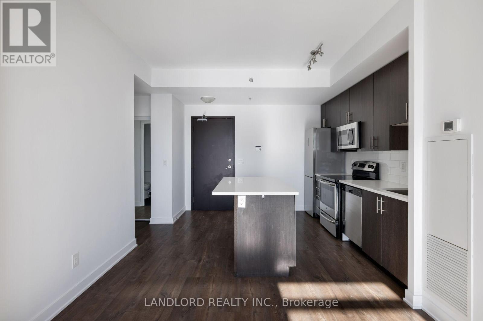 905 - 11 Superior Avenue, Toronto, Ontario  M8V 0A7 - Photo 6 - W12732536