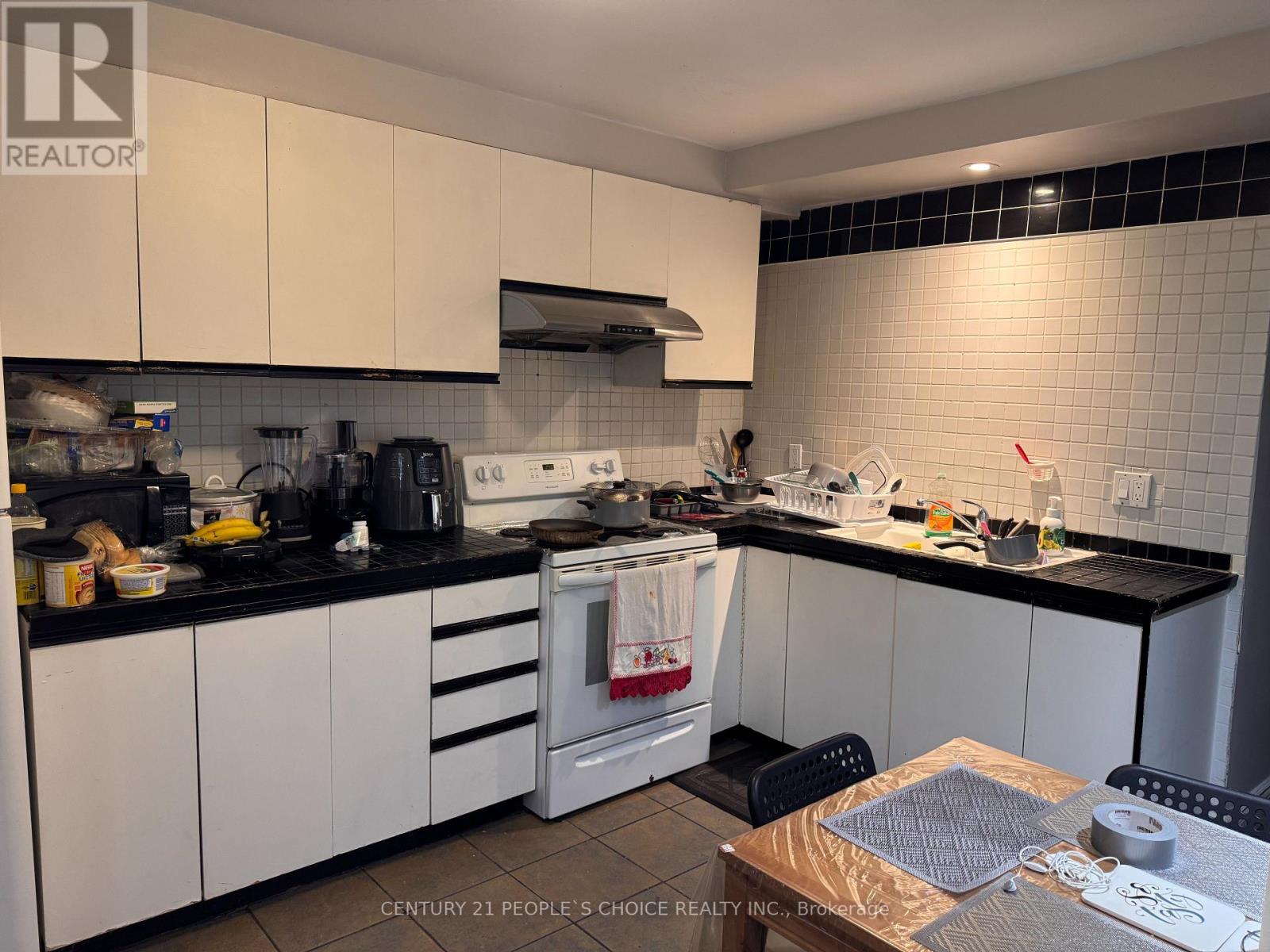 538 Caledonia Road, Toronto, Ontario  M6E 4V4 - Photo 6 - W12732602