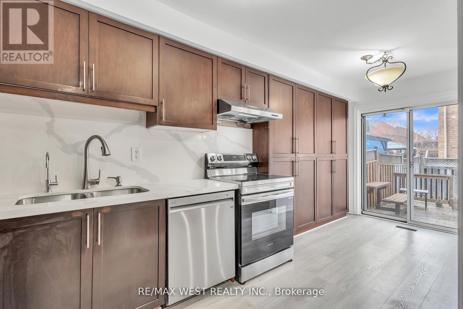 3865 Allcroft Road, Mississauga, Ontario  L5N 7E3 - Photo 17 - W12732640