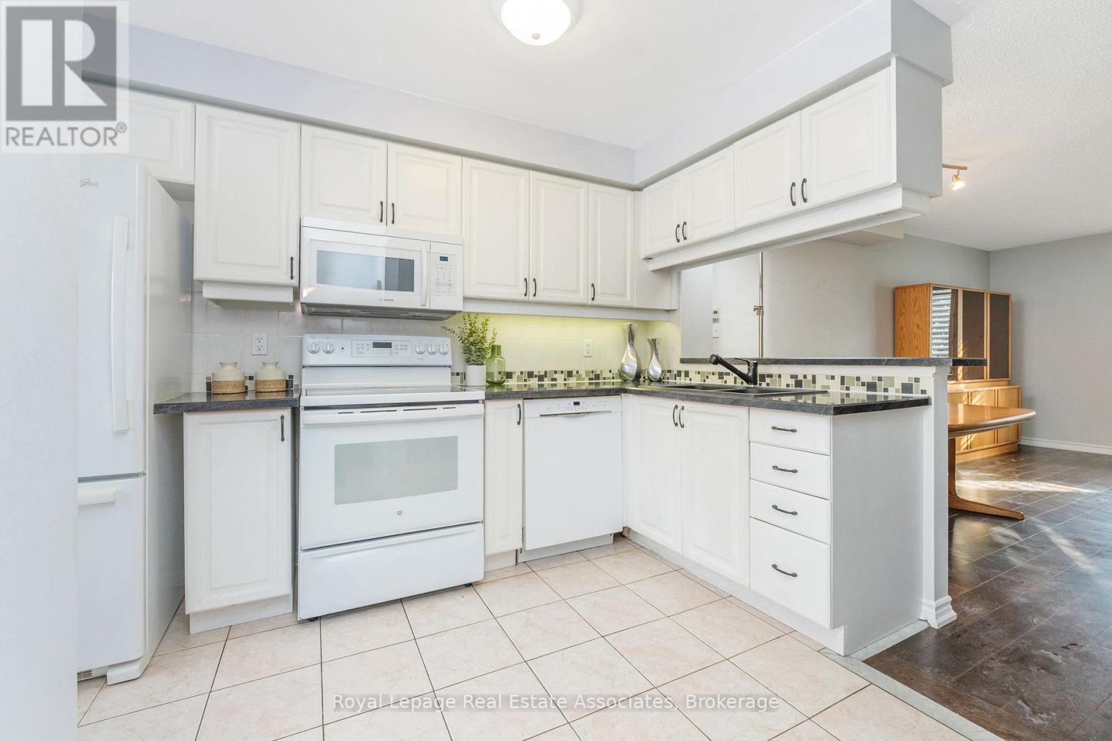 76 River Drive, Halton Hills, Ontario  L7G 2J2 - Photo 7 - W12732650