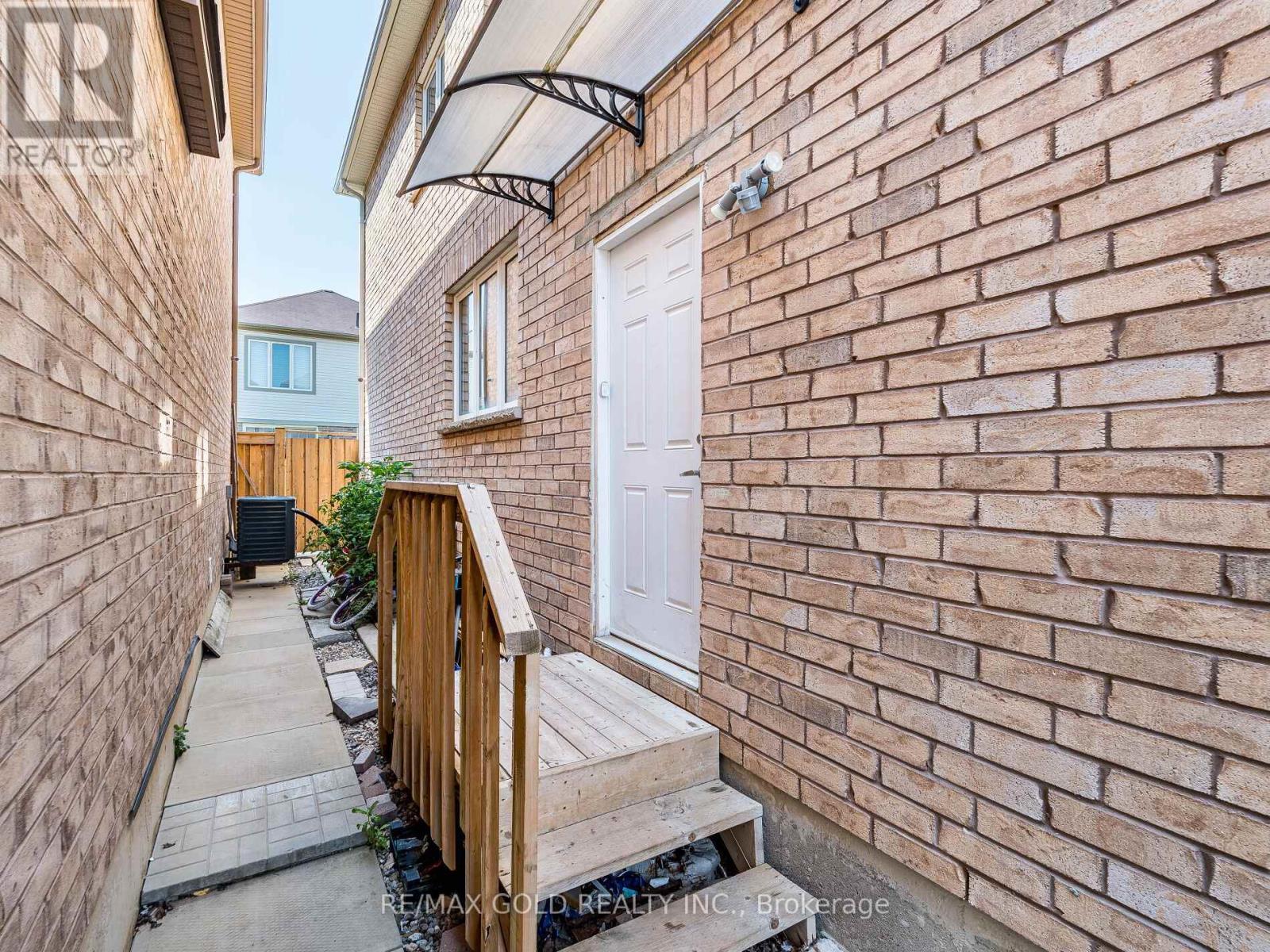 6 Feeder Street, Brampton, Ontario  L7A 4T8 - Photo 10 - W12732662