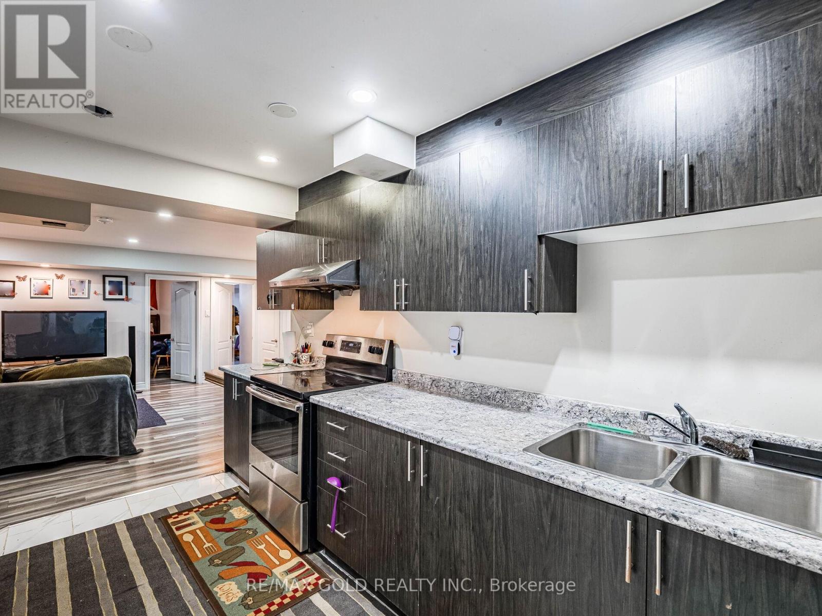 6 Feeder Street, Brampton, Ontario  L7A 4T8 - Photo 2 - W12732662