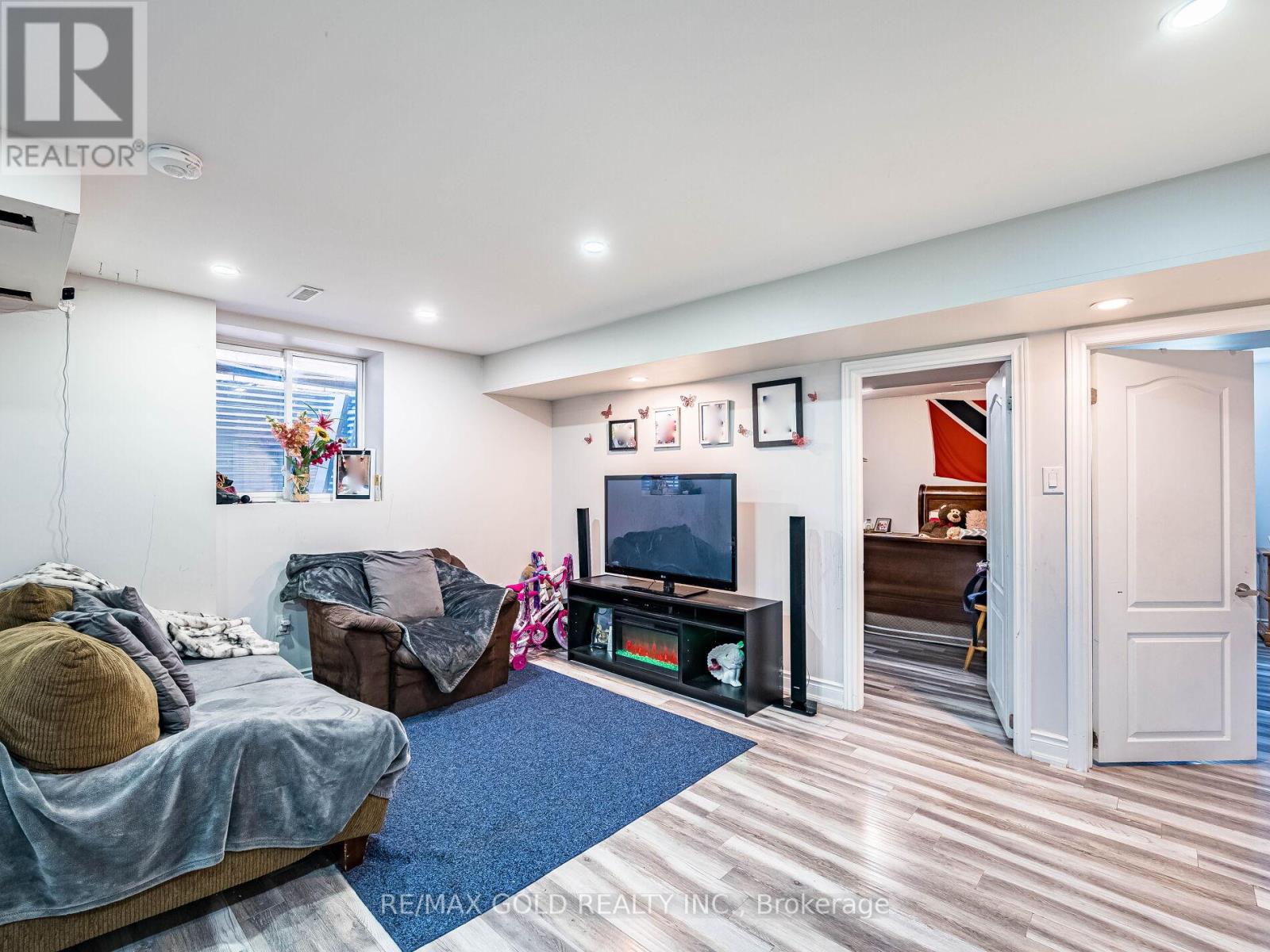 6 Feeder Street, Brampton, Ontario  L7A 4T8 - Photo 4 - W12732662