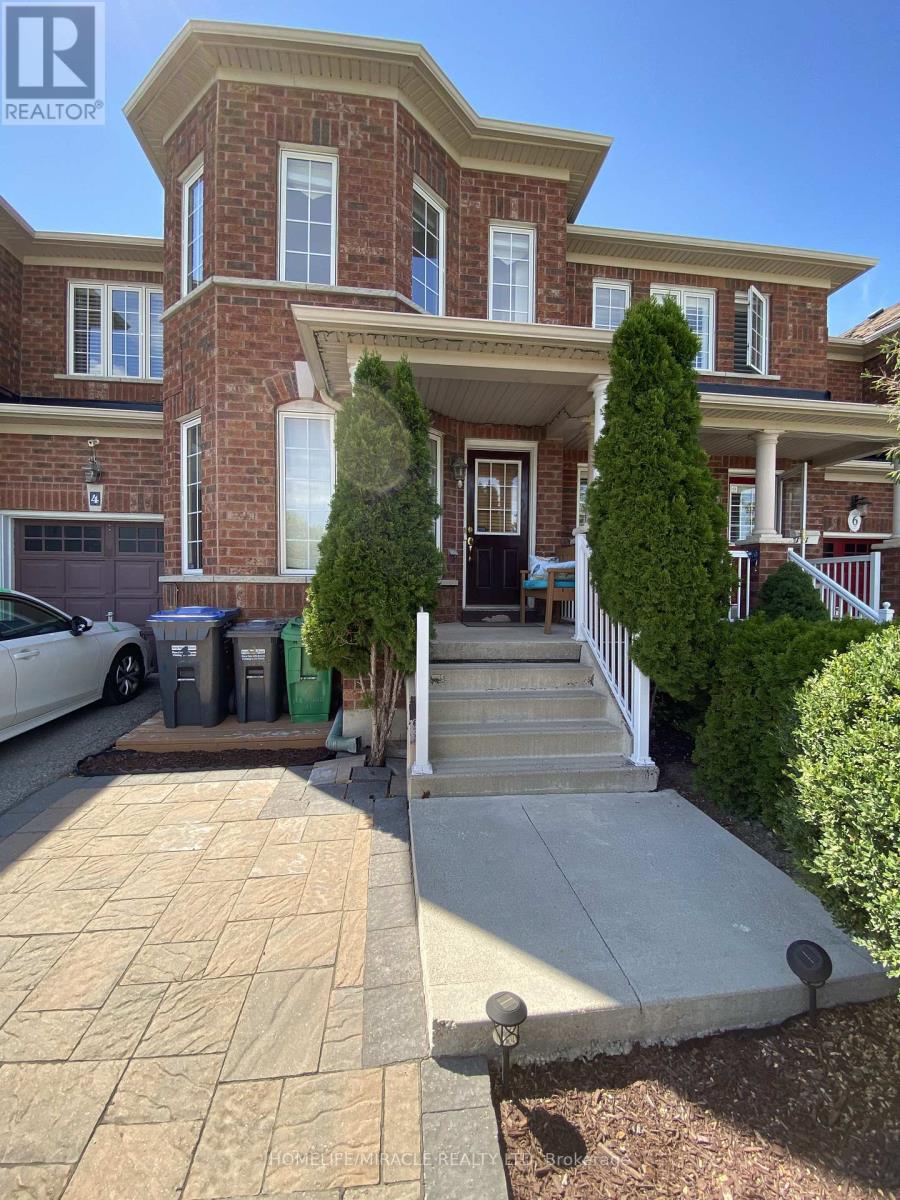 4 Sled Dog Road, Brampton, Ontario  L6R 0H8 - Photo 2 - W12732684