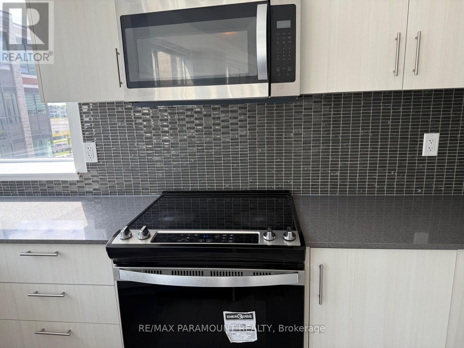 330 - 85 Attmar Drive, Brampton, Ontario  L6P 0Y6 - Photo 4 - W12732706