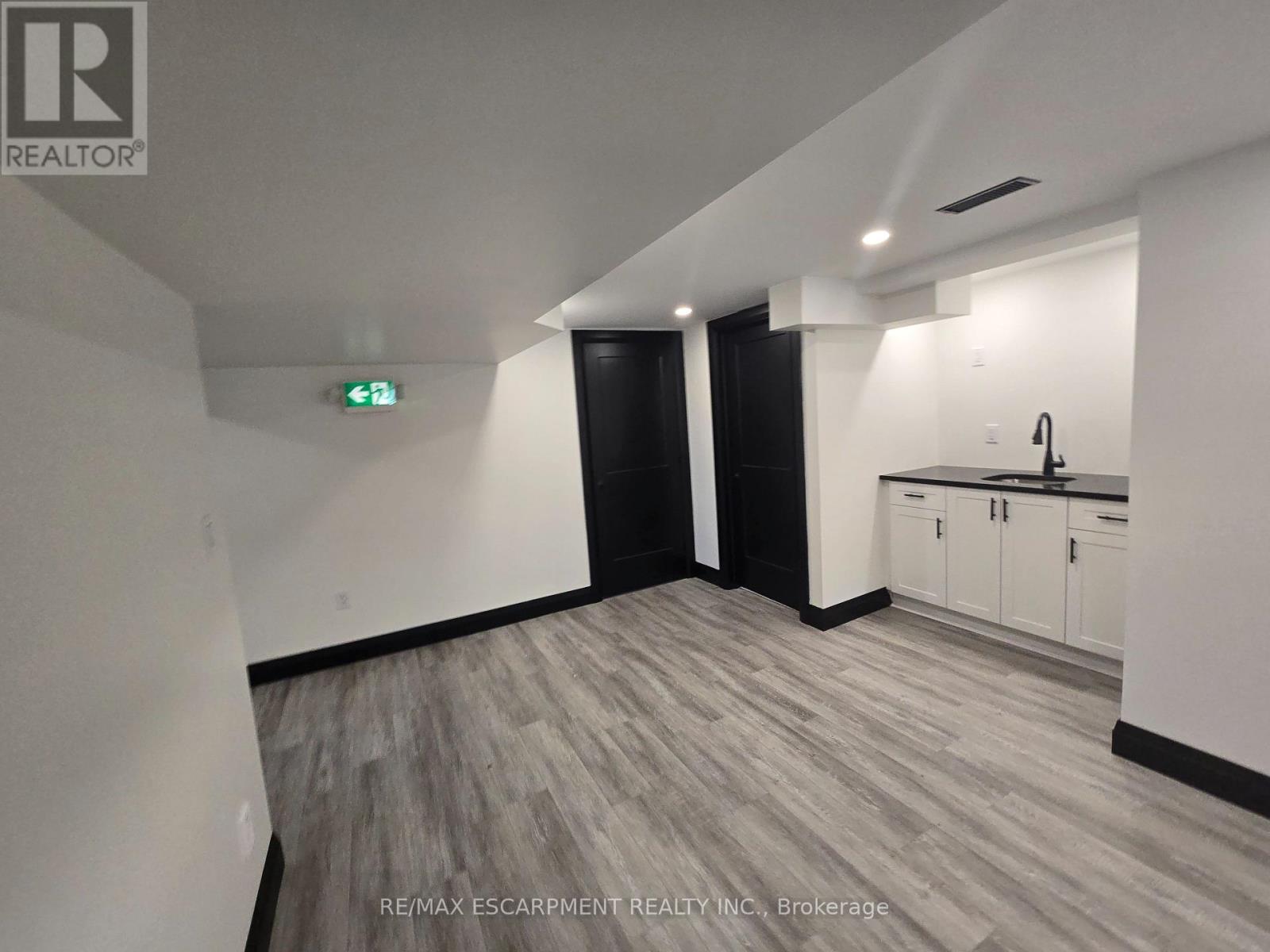 2 - 531 Queenston Road, Hamilton, Ontario  L8K 1J7 - Photo 13 - X12732510