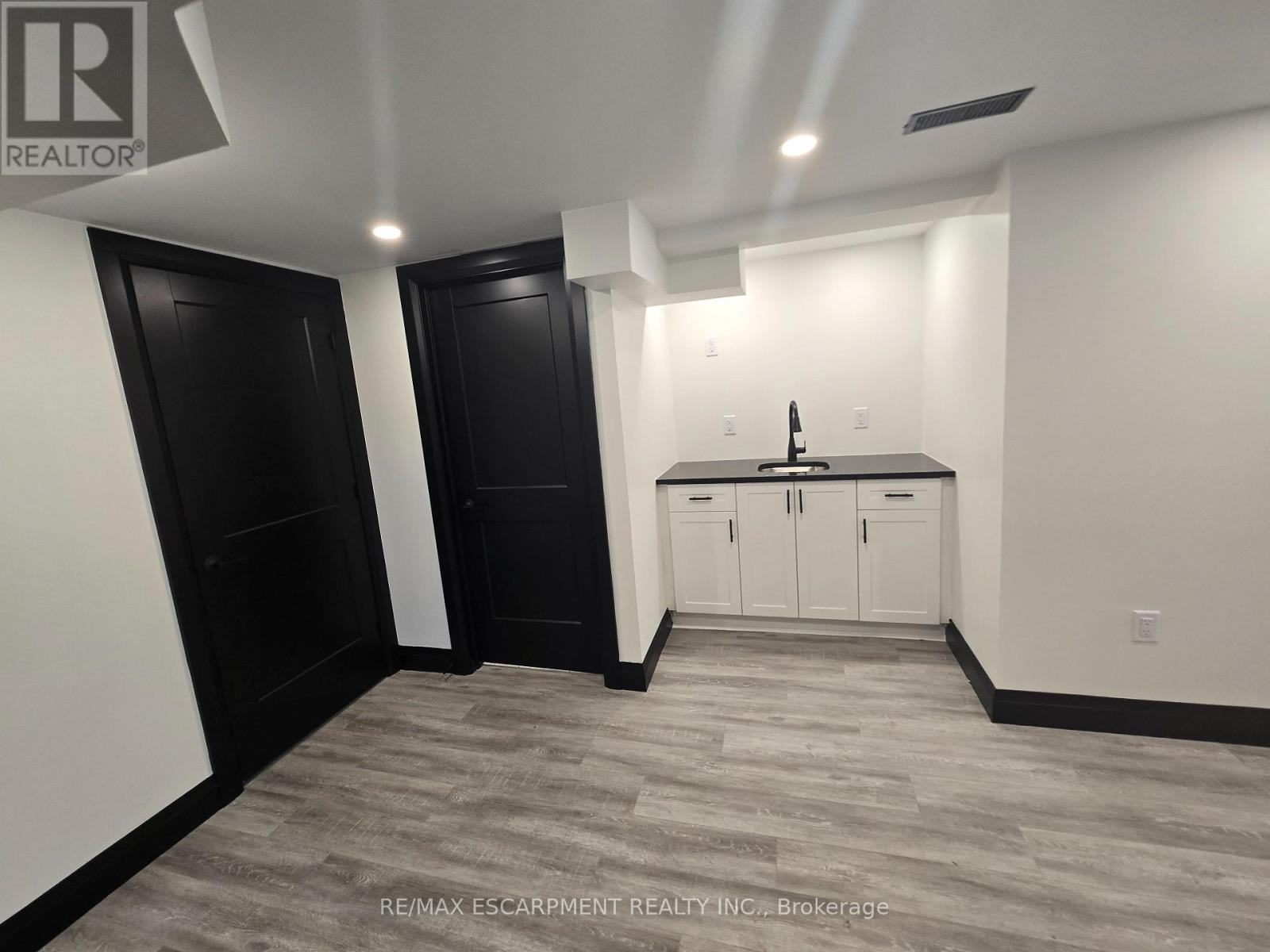 2 - 531 Queenston Road, Hamilton, Ontario  L8K 1J7 - Photo 14 - X12732510