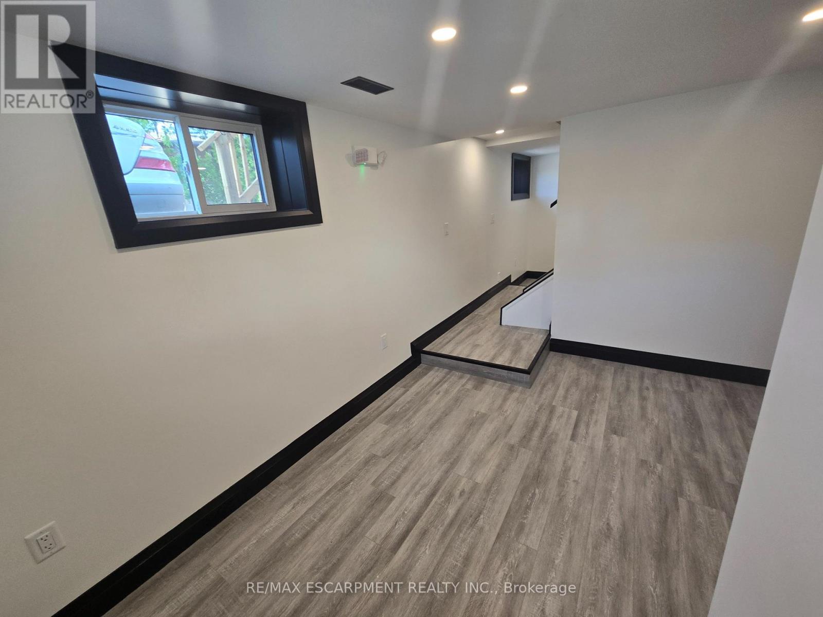 2 - 531 Queenston Road, Hamilton, Ontario  L8K 1J7 - Photo 22 - X12732510