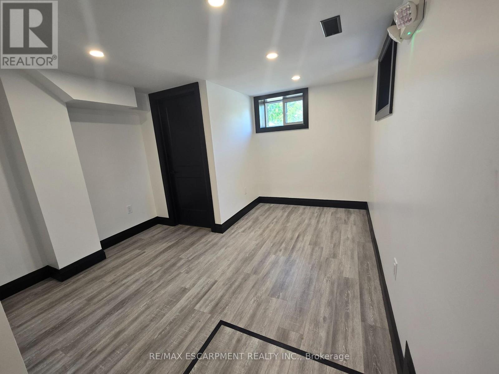 2 - 531 Queenston Road, Hamilton, Ontario  L8K 1J7 - Photo 9 - X12732510