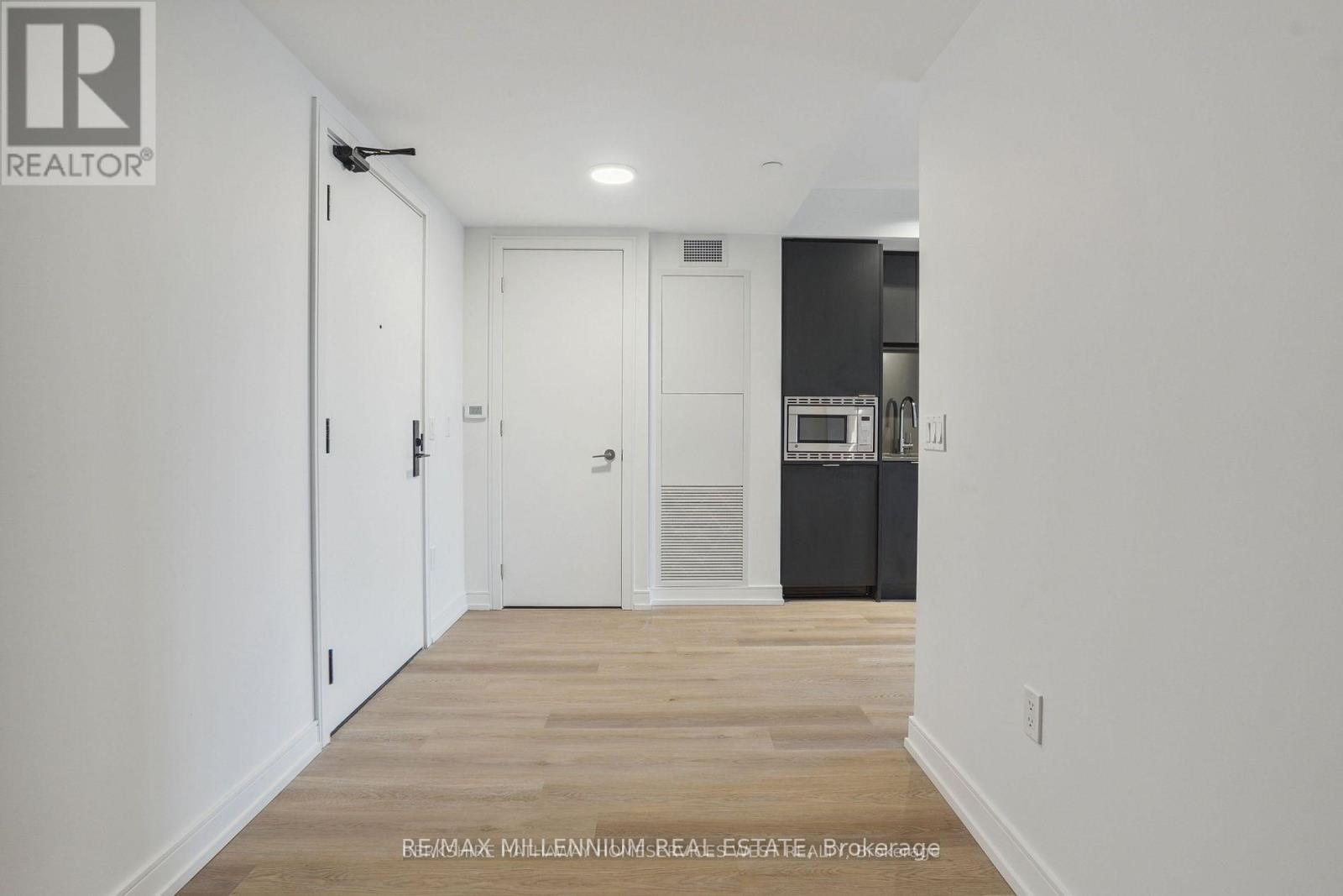 329 - 1 Jarvis Street, Hamilton, Ontario  L8R 3J2 - Photo 4 - X12732604