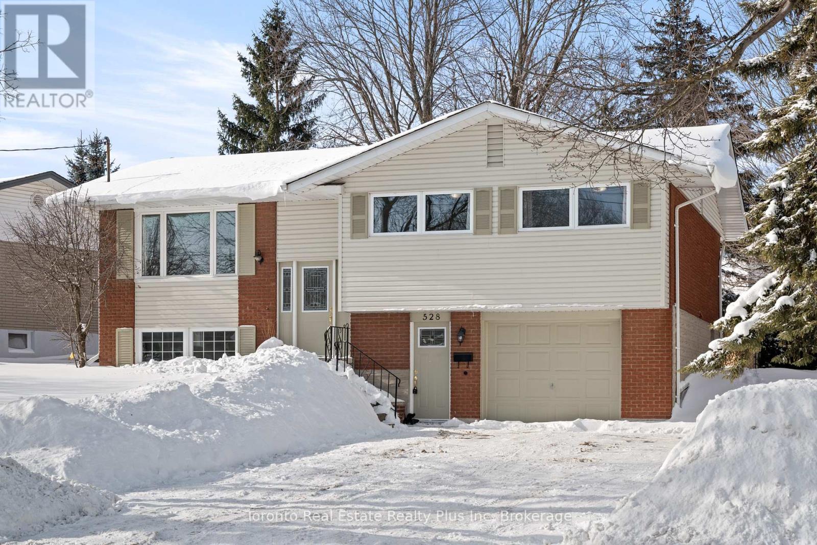 528 GREENBROOK DRIVE, Kitchener, Ontario