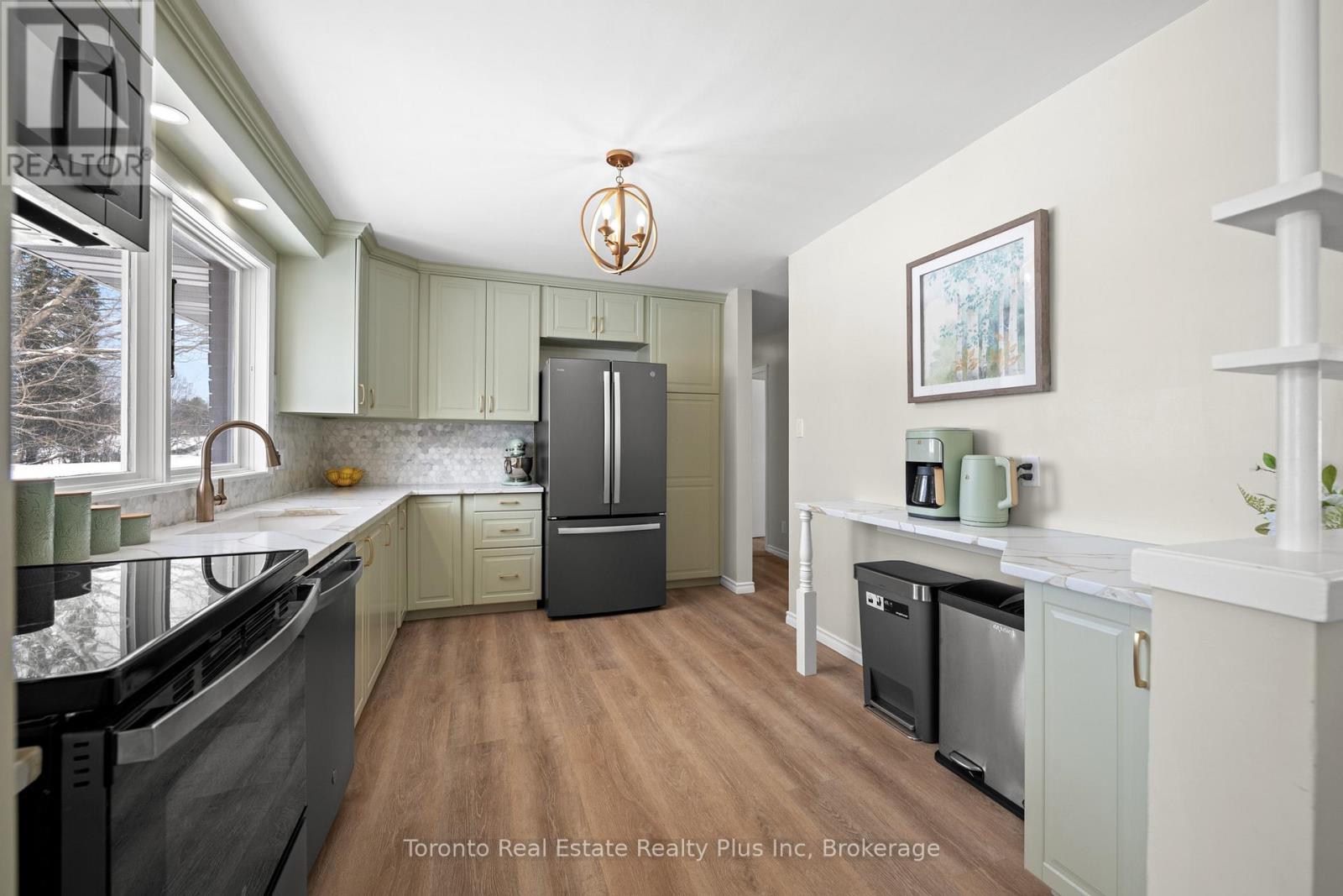 528 Greenbrook Drive, Kitchener, Ontario  N2M 4K6 - Photo 12 - X12732670