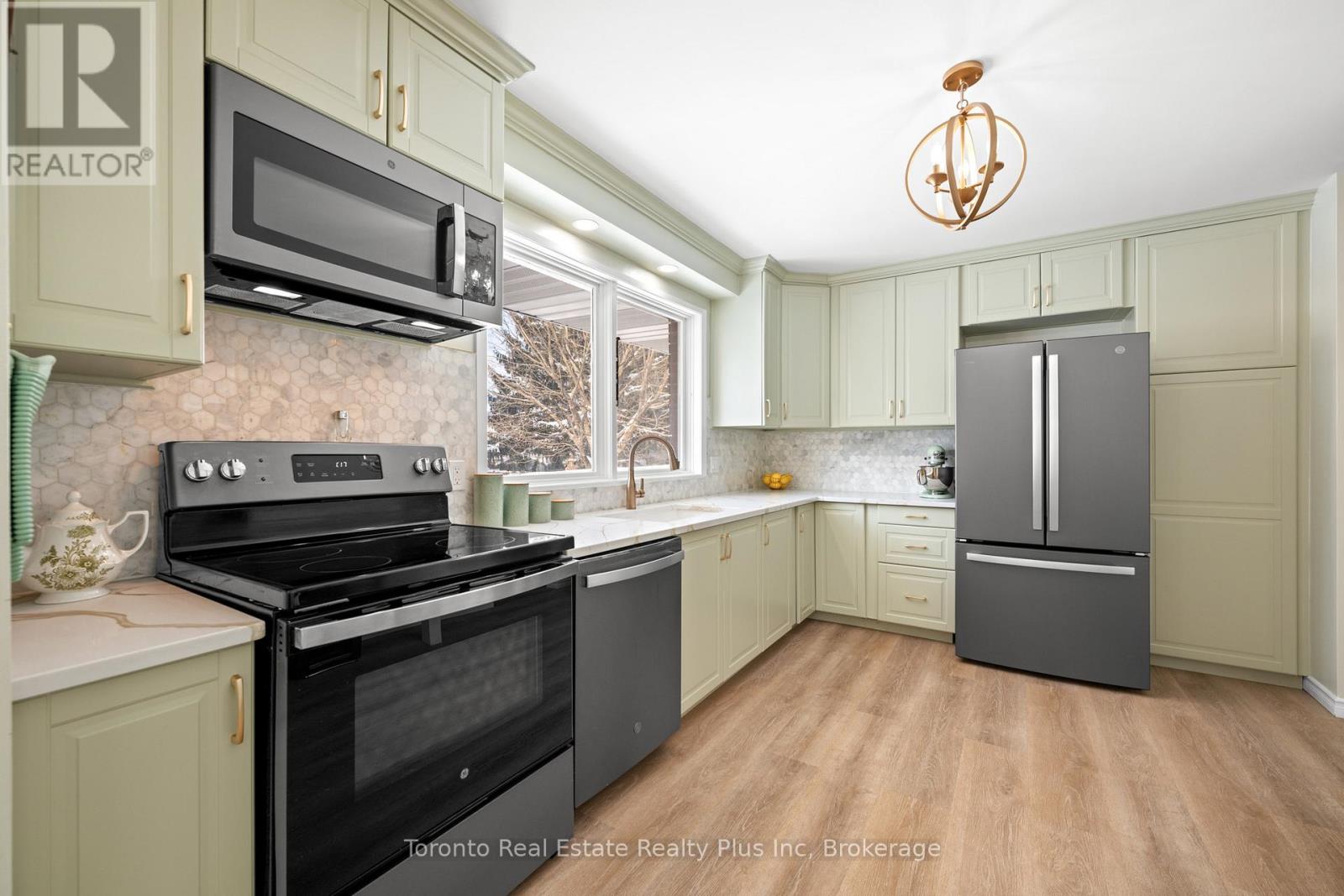 528 Greenbrook Drive, Kitchener, Ontario  N2M 4K6 - Photo 13 - X12732670