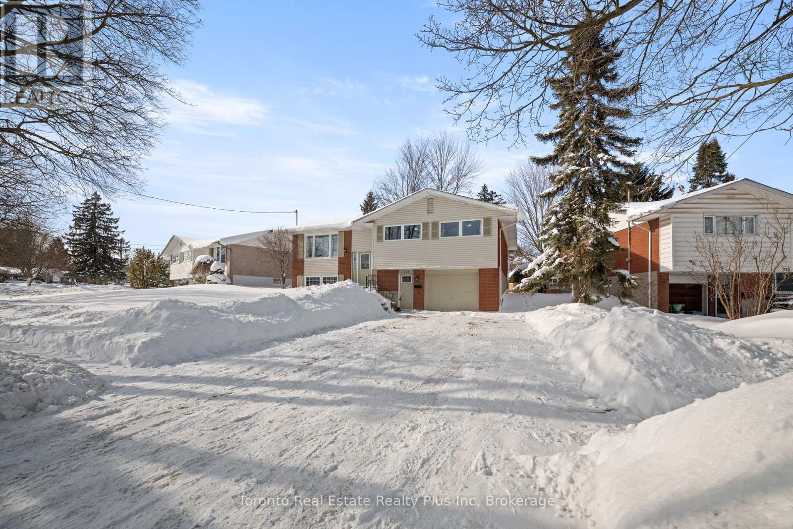 528 Greenbrook Drive, Kitchener, Ontario  N2M 4K6 - Photo 3 - X12732670