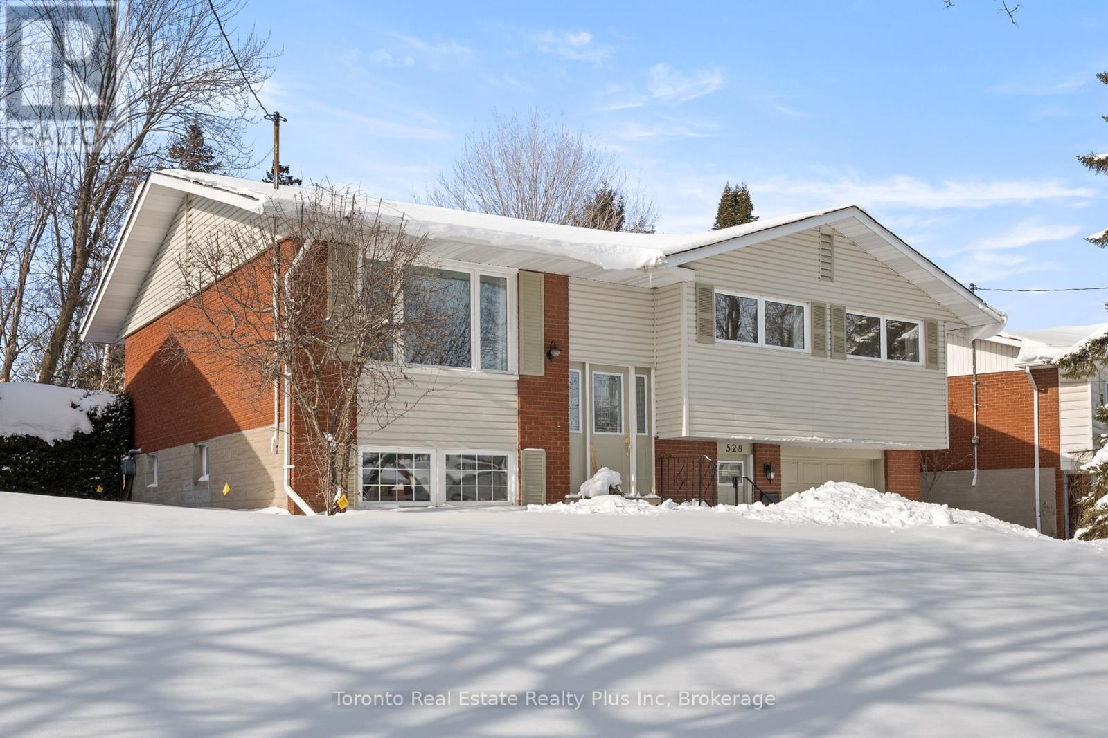 528 Greenbrook Drive, Kitchener, Ontario  N2M 4K6 - Photo 5 - X12732670