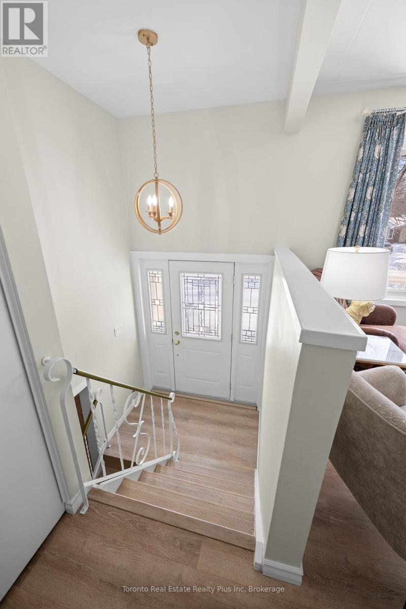 528 Greenbrook Drive, Kitchener, Ontario  N2M 4K6 - Photo 6 - X12732670