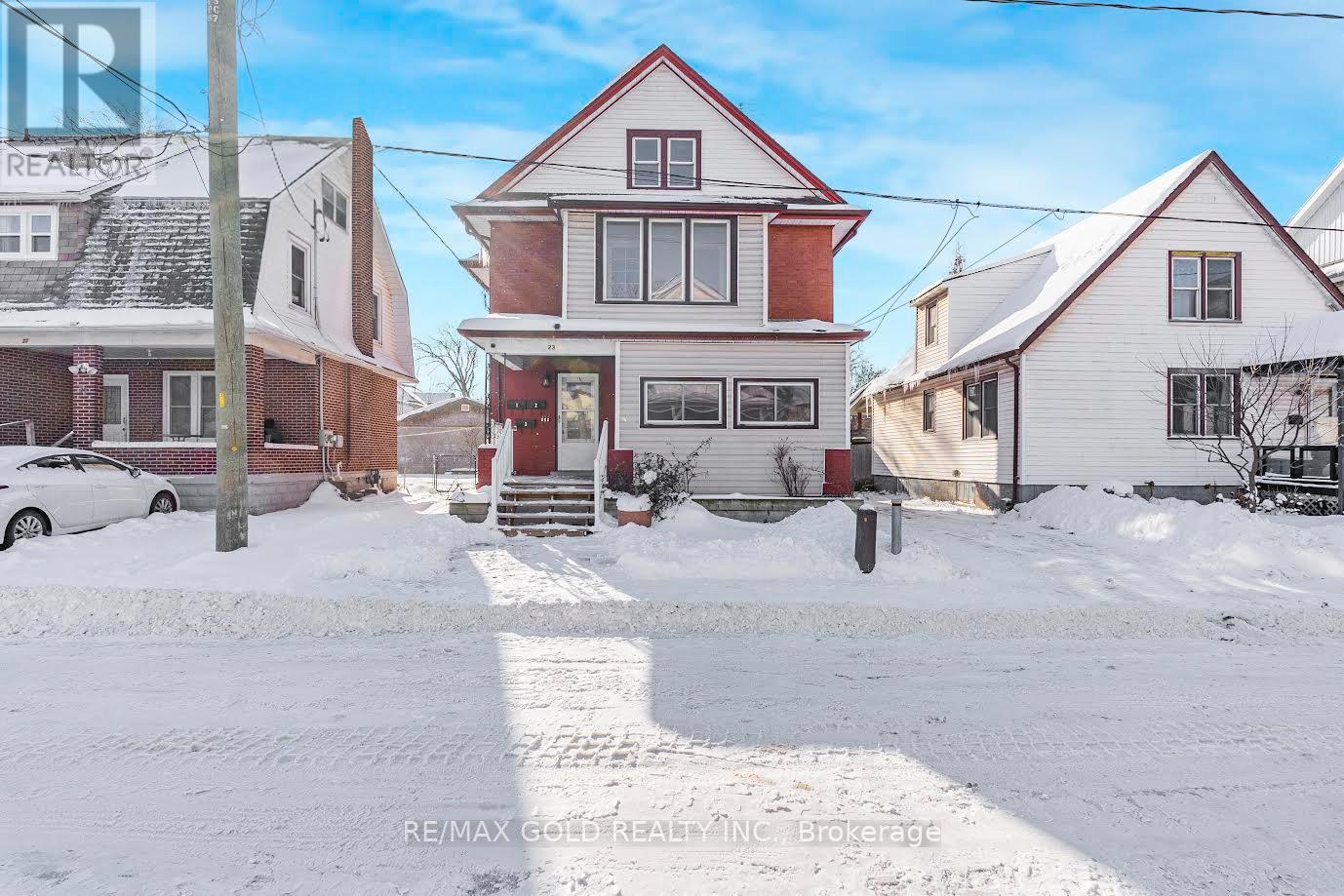 3 - 23 Avenue Place, Welland, Ontario  L3B 4B2 - Photo 2 - X12732672