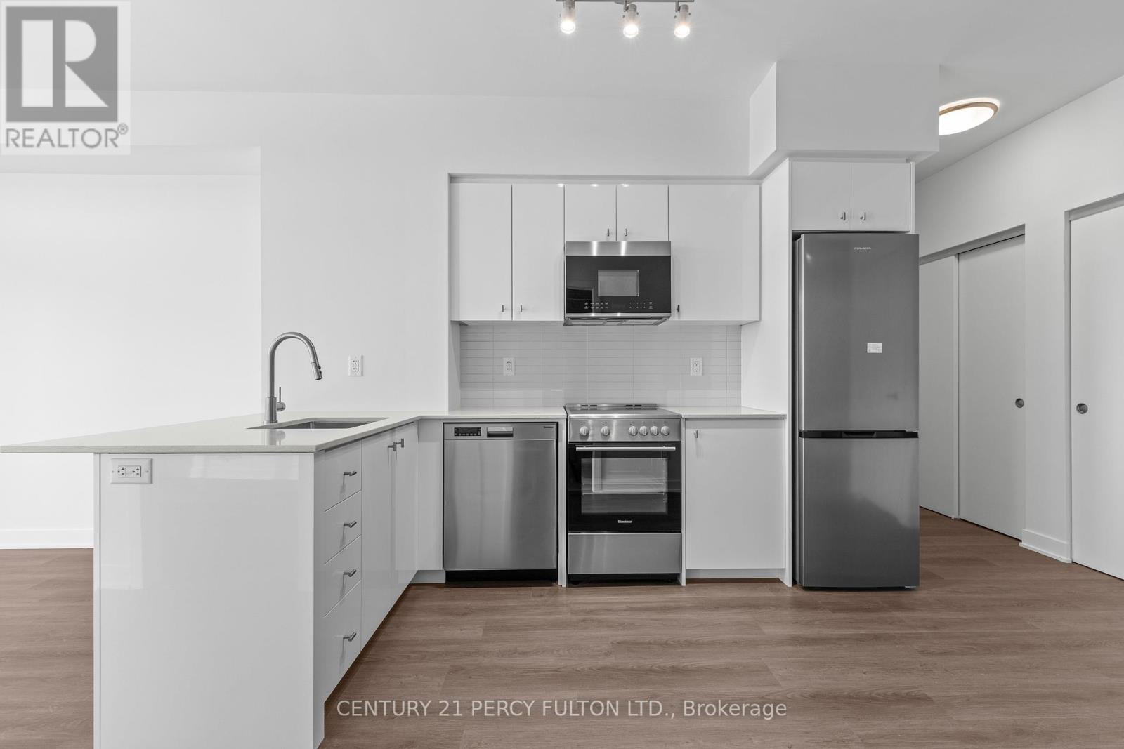 25 Wellington Street S, Kitchener, Ontario  N2G 0G5 - Photo 2 - X12732678