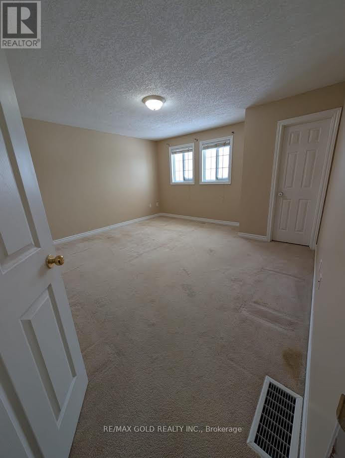 239 Langlaw Drive, Cambridge, Ontario  N1P 1B6 - Photo 2 - X12732730