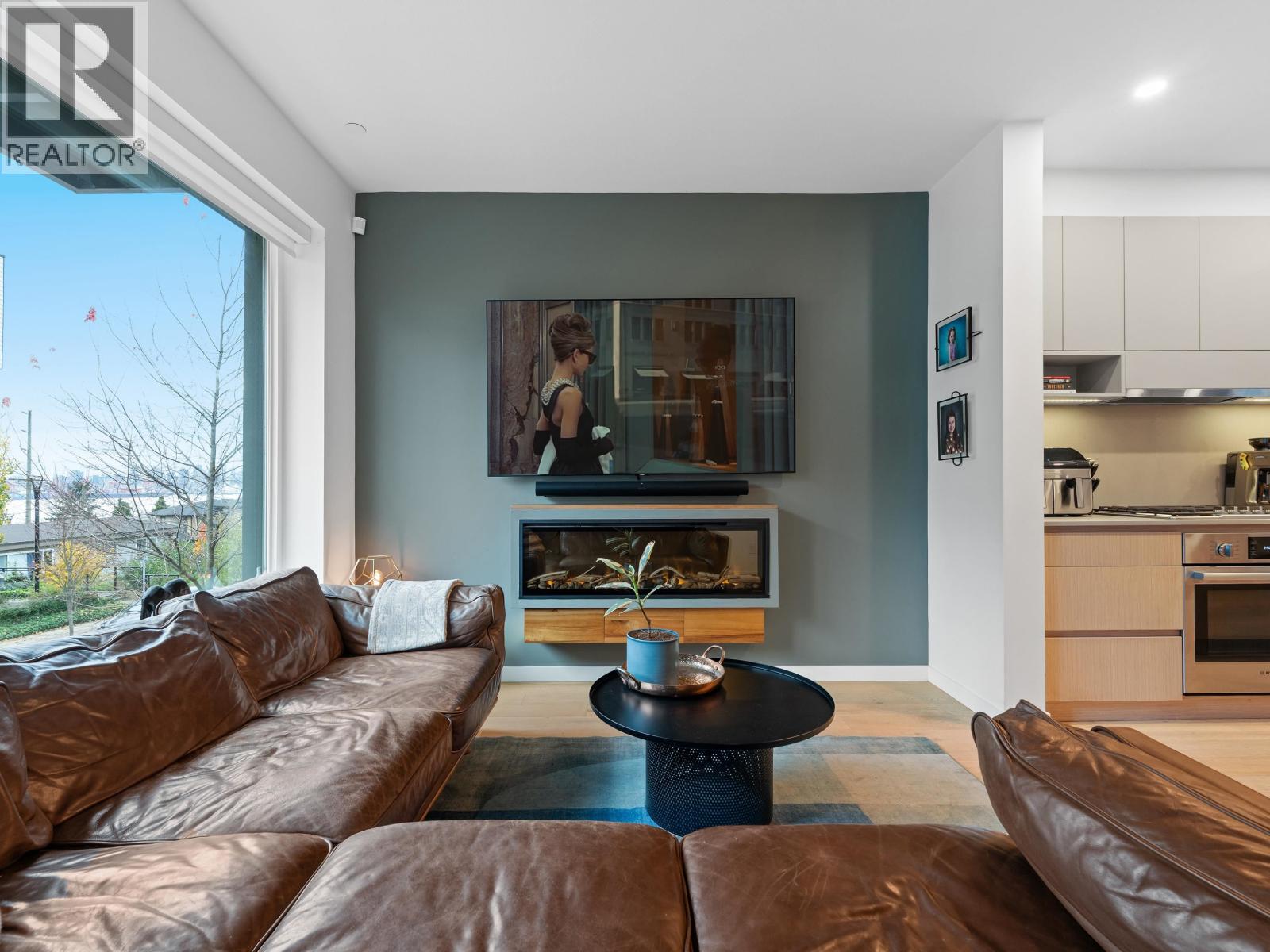 5 528 E 2nd Street, North Vancouver, British Columbia  V7L 0G8 - Photo 1 - R3075788