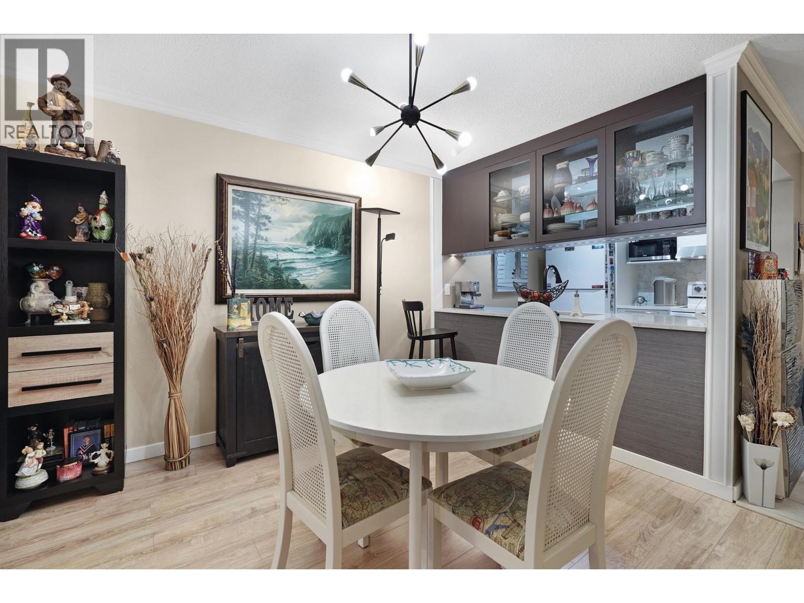 Listing Picture 3 of 23 : 202 9300 GLENACRES DRIVE, Richmond / 烈治文 - 魯藝地產 Yvonne Lu Group - MLS Medallion Club Member