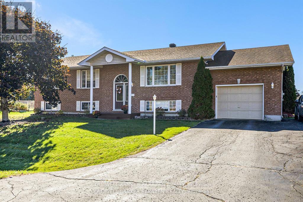 129 Riley Crescent, Mcnab/braeside, Ontario K7S 0E9 - Photo 2 - X12732748