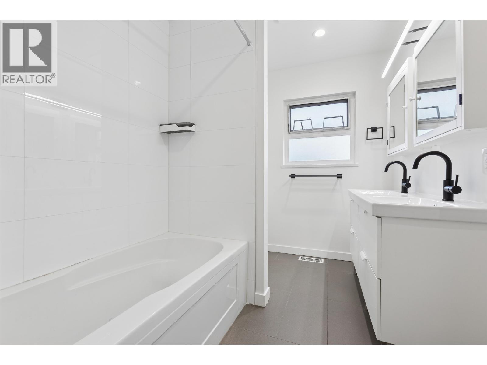 7477 Vivian Drive, Vancouver, British Columbia V5S 2V5 - Photo 8 - R3083584