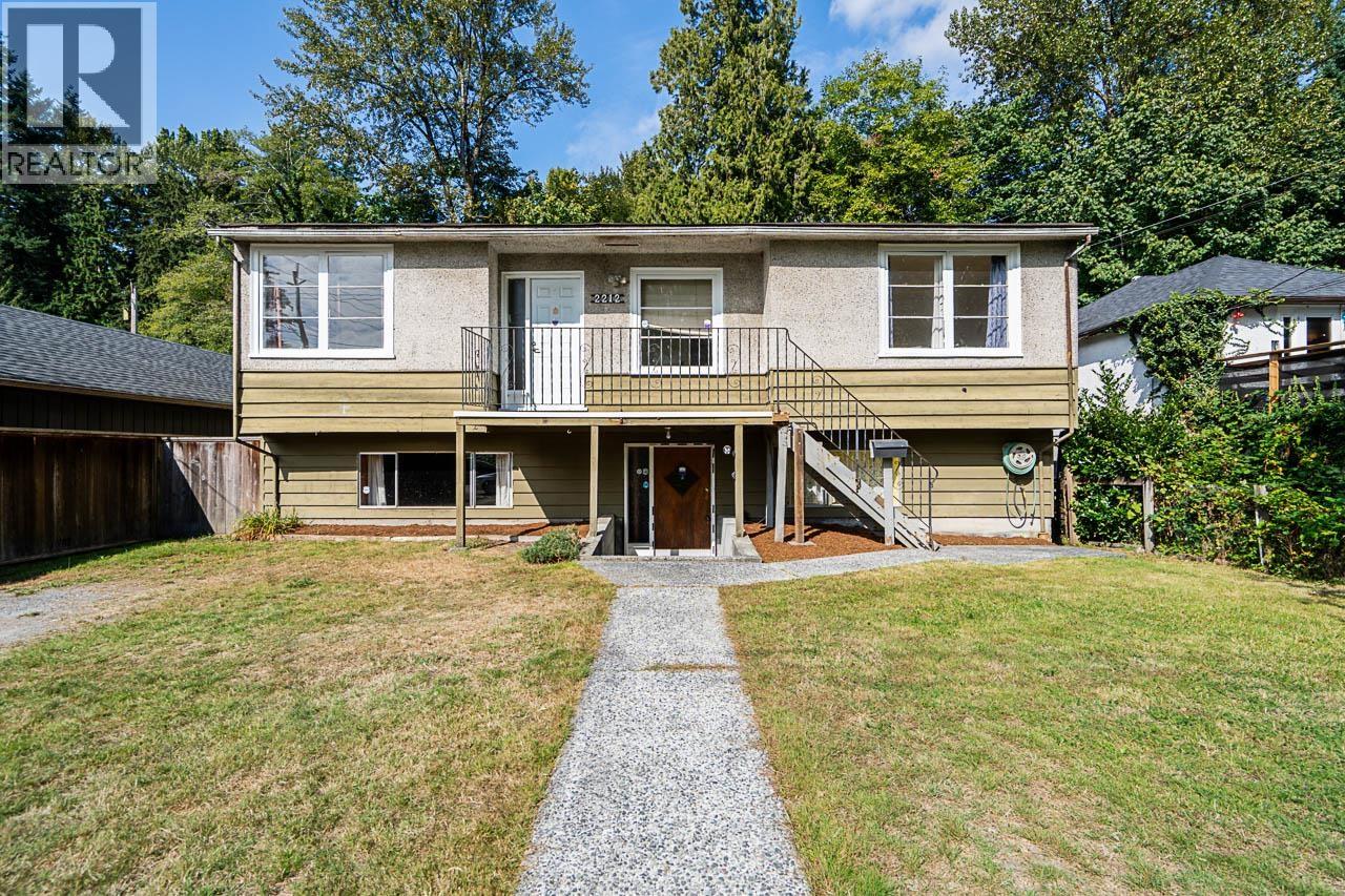 2212 OLD DOLLARTON ROAD, North Vancouver, British Columbia