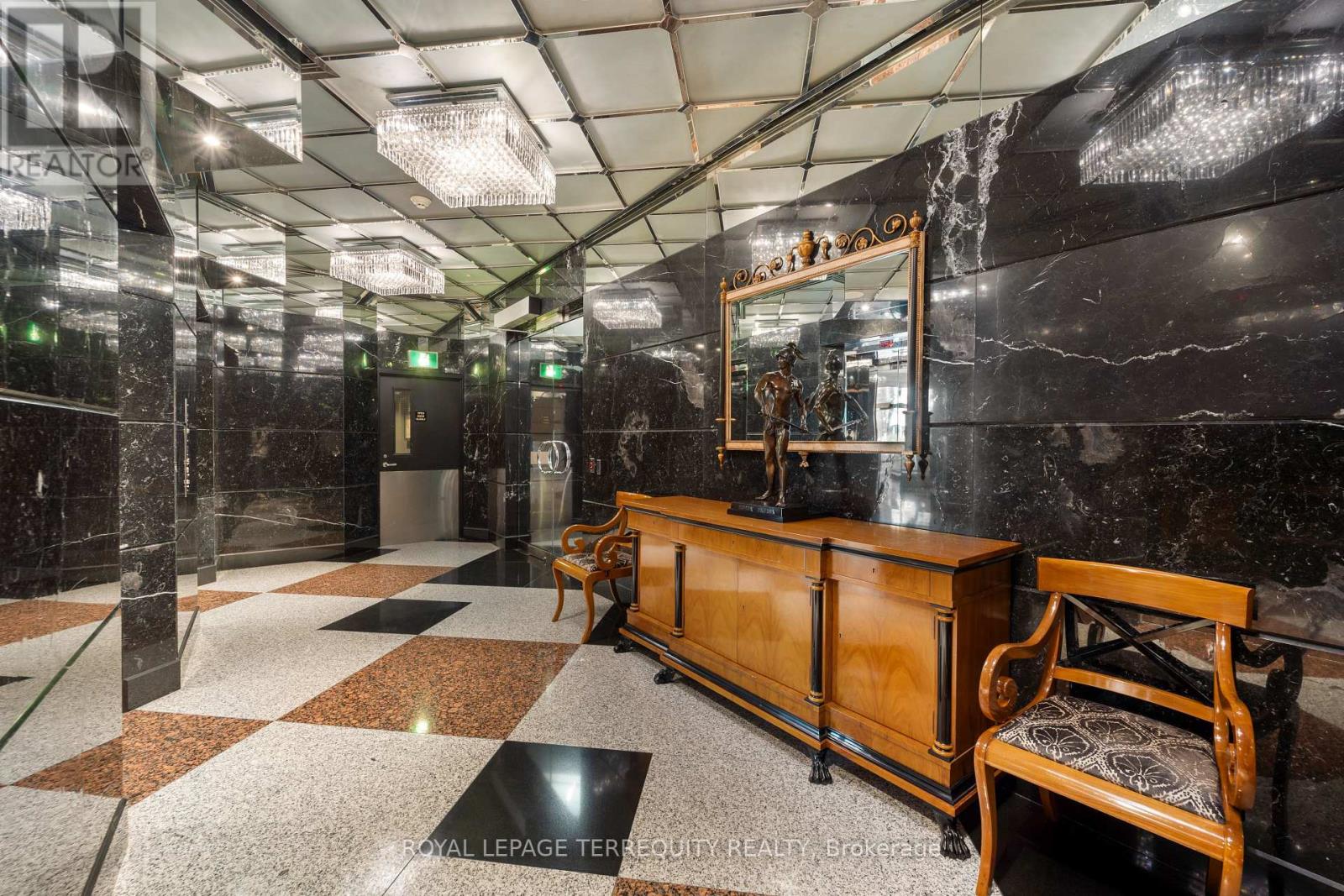 406 - 33 University Avenue, Toronto, Ontario  M5J 2S7 - Photo 2 - C12732766