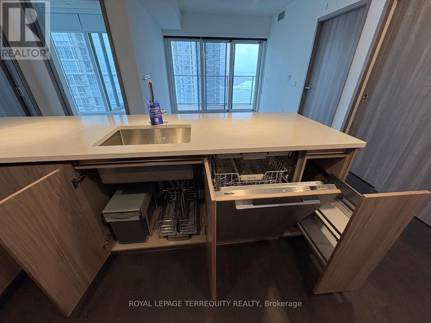 3810 - 3 Concord Cityplace Way, Toronto, Ontario  M5V 0X4 - Photo 10 - C12732814