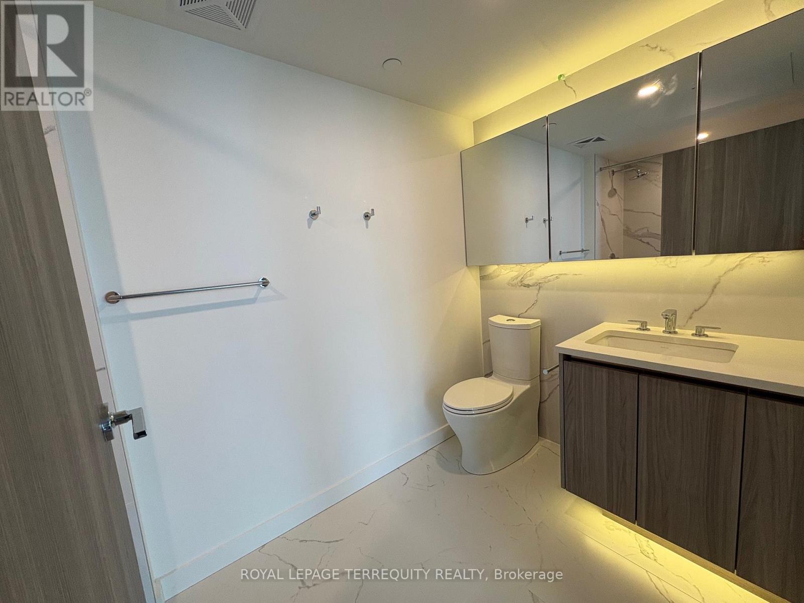 3810 - 3 Concord Cityplace Way, Toronto, Ontario  M5V 0X4 - Photo 14 - C12732814