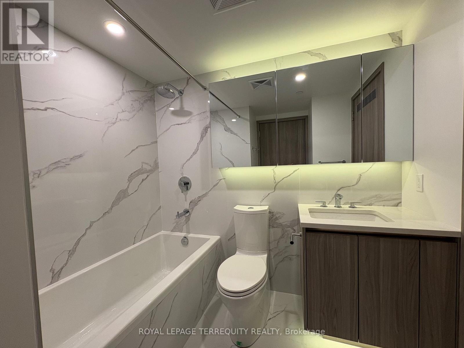 3810 - 3 Concord Cityplace Way, Toronto, Ontario  M5V 0X4 - Photo 18 - C12732814